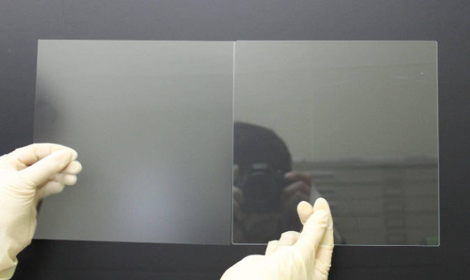 Künstlerisches/milchweißes Frostglas, das für die Trennwand des Duschraums mit hoher Privatsphäre verwendet wird
