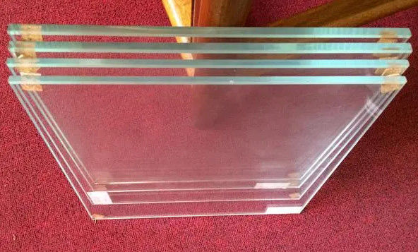 Ultrachleines Floatglas für Gebäude, Hitzebeständigkeit ≤ 0,3 mm/m°C und unregelmäßige Konstruktion