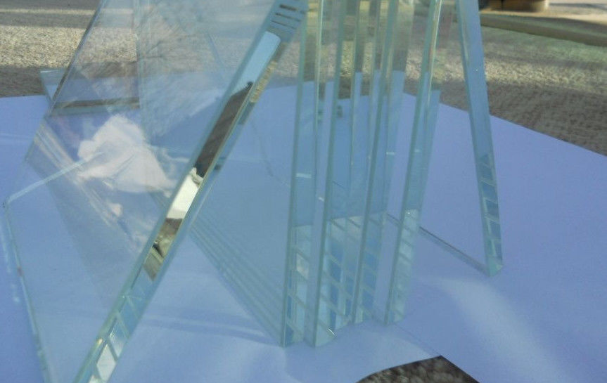Ultrachleines Floatglas für Gebäude, Hitzebeständigkeit ≤ 0,3 mm/m°C und unregelmäßige Konstruktion