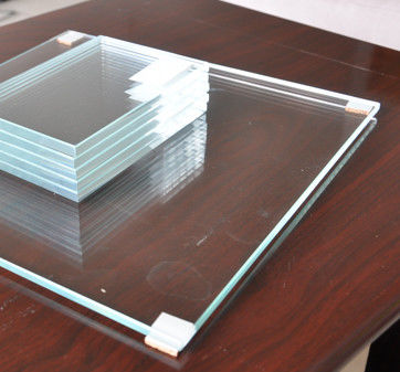 Ultrachleines Floatglas für Gebäude, Hitzebeständigkeit ≤ 0,3 mm/m°C und unregelmäßige Konstruktion