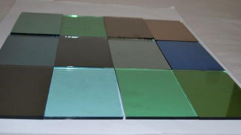 Extralurchsichtiges, niedriges Eisenfarbiges, schwimmendes, reflektierendes Glas, gehärtet