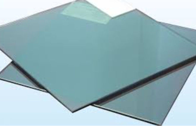 Farbiges, klar gefärbtes, schwebendes, reflektierendes, gehärtetes Glas in Euro-Grau/Bronze/Schwarz/Fordblau für Treppen/Balustrade