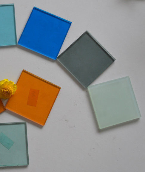Farbiges, klar gefärbtes, schwebendes, reflektierendes, gehärtetes Glas in Euro-Grau/Bronze/Schwarz/Fordblau für Treppen/Balustrade