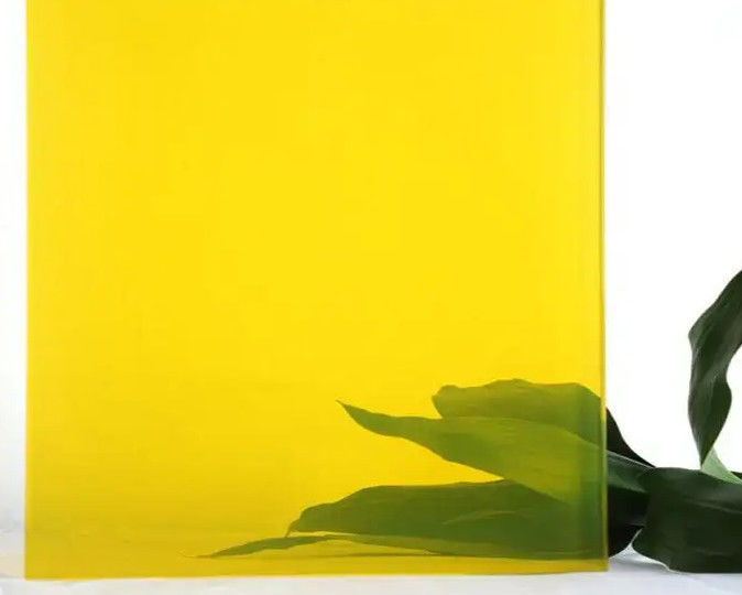 Flachverarbeitung von getöntem Glas mit dunkelgrünem / dunkelgrauem / Fordblauem Farbton