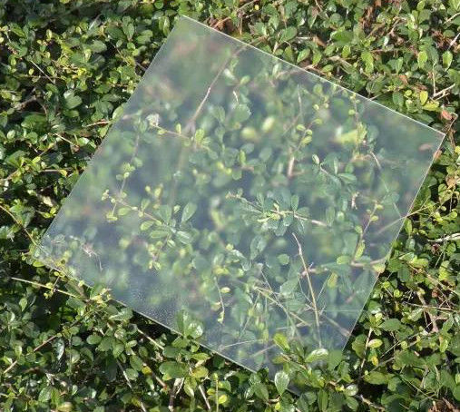 Warmverkauf 3,2 mm-4 mm Ultra-Clear Low Iron Tempered Solar Glass für Solarzellen